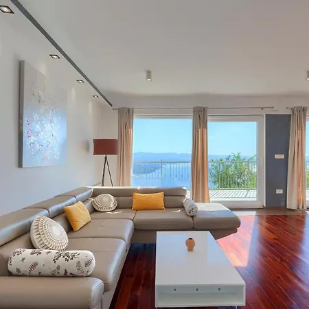 Kelly Apartment