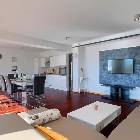 Kelly Apartment