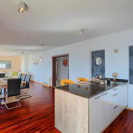 Kelly Apartment *