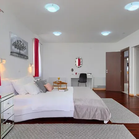 Kelly Apartment *